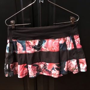 Lululemon tennis skirt. Size 6. Great condition